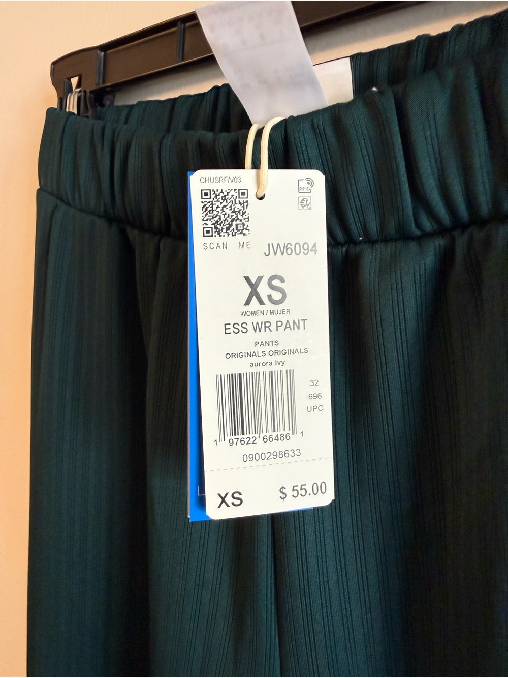 adidas women’s original Ivy Trefoil tee and Bottoms - Picture 10 of 13